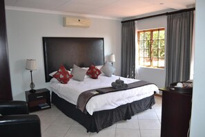 Minibar, in-room safe, desk, soundproofing - Edelweiss Corporate Guesthouse (Pretoria)