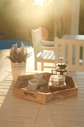 Outdoor dining - The Milkwood Beach Apartments (aManzimtoti)