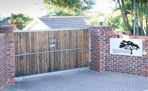 Property entrance - The Milkwood Beach Apartments (aManzimtoti)