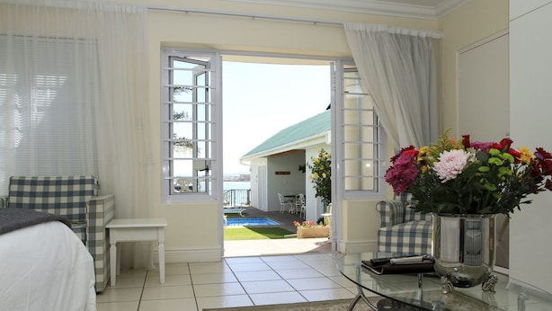 Unclassified image, 1 of 34, button - Gordon's Beach Lodge (Cape Town)