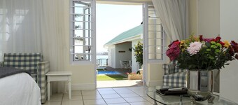 Gordon's Beach Lodge