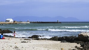 Unclassified image, 4 of 34, button - Gordon's Beach Lodge (Cape Town)
