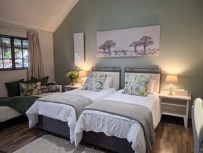 Leilighet – classic (Unit 1-Garden Studio Flat ) | Sengetøy av topp kvalitet, safe på rommet og strykejern/-brett