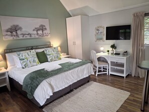 Unit 1-Garden Studio Flat  | 2 bedrooms, premium bedding, in-room safe, iron/ironing board