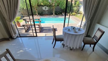 Bữa sáng kiểu Anh hàng ngày (150.00 ZAR/mỗi người)