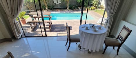 Daily English breakfast (ZAR 150.00 per person)