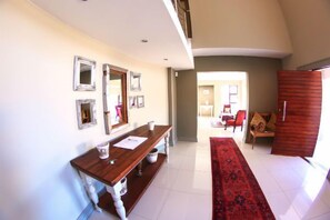 Interior - Alabaster Box B&B (Langebaan)