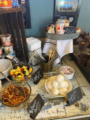 Free daily continental breakfast