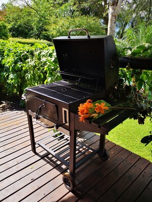 BBQ/picnic area - Dublin Guest Lodge (Sabie)