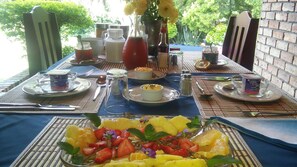 Sarapan Inggeris setiap hari dengan fi