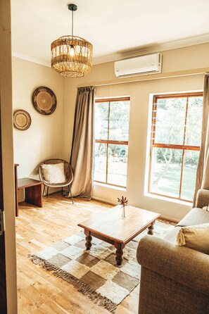 Suite – deluxe, 1 soverom | Sengetøy av topp kvalitet, minibar og safe på rommet