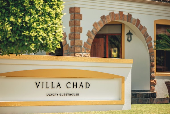 Fachada de la propiedad