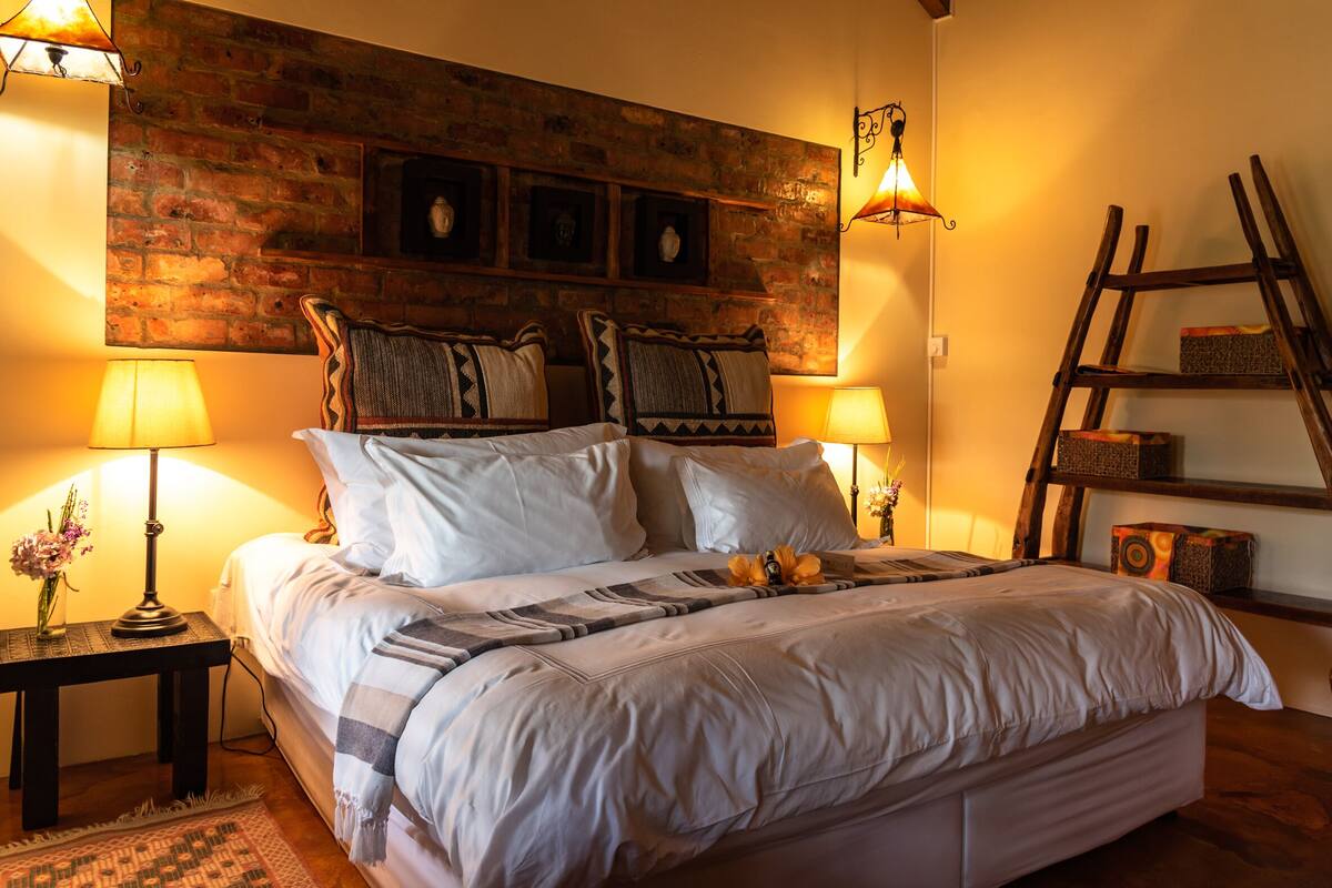 Moto | 1 bedroom, premium bedding, in-room safe, individually decorated