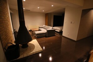 套房, 无烟房 | 客房内保险箱、办公桌、免费 WiFi