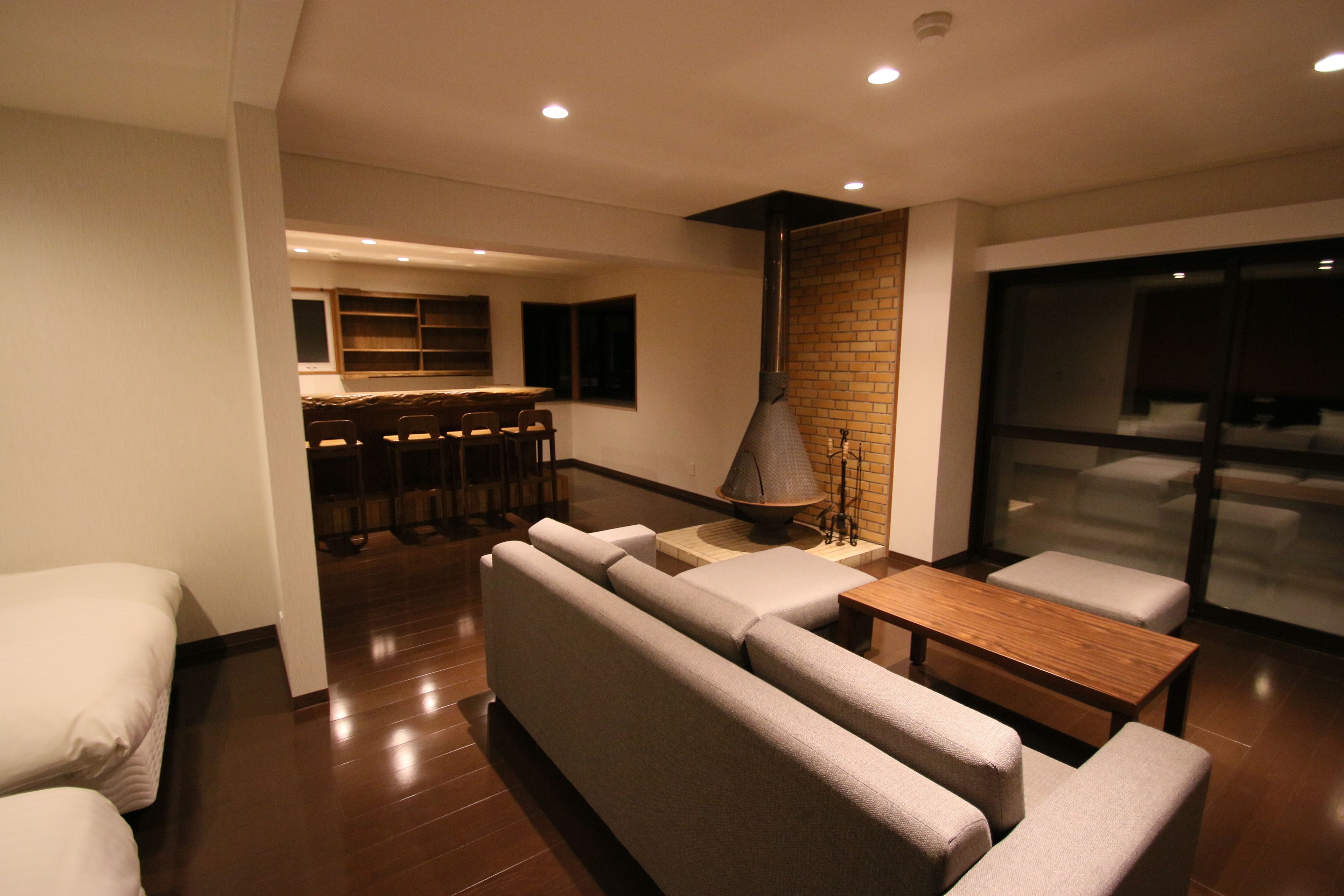 【dinner (mainly beef) offer until 8pm 】suite, non smoking | in-room safe, desk, free wifi