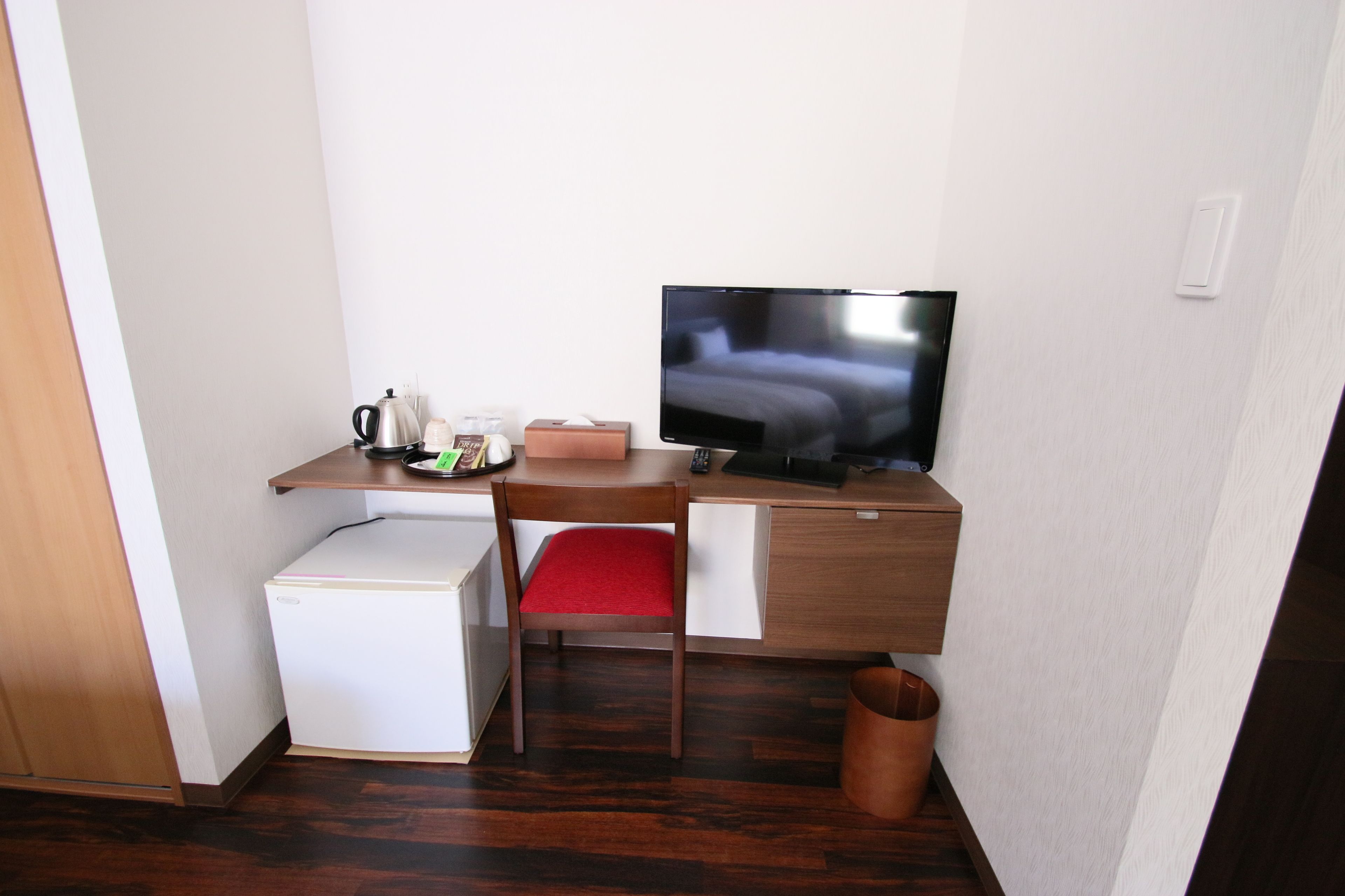 in-room safe, desk, free wifi