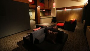 A modern lounge area with sofas and a wooden accent wall. - Furano Shiyuirin (Kamifurano)