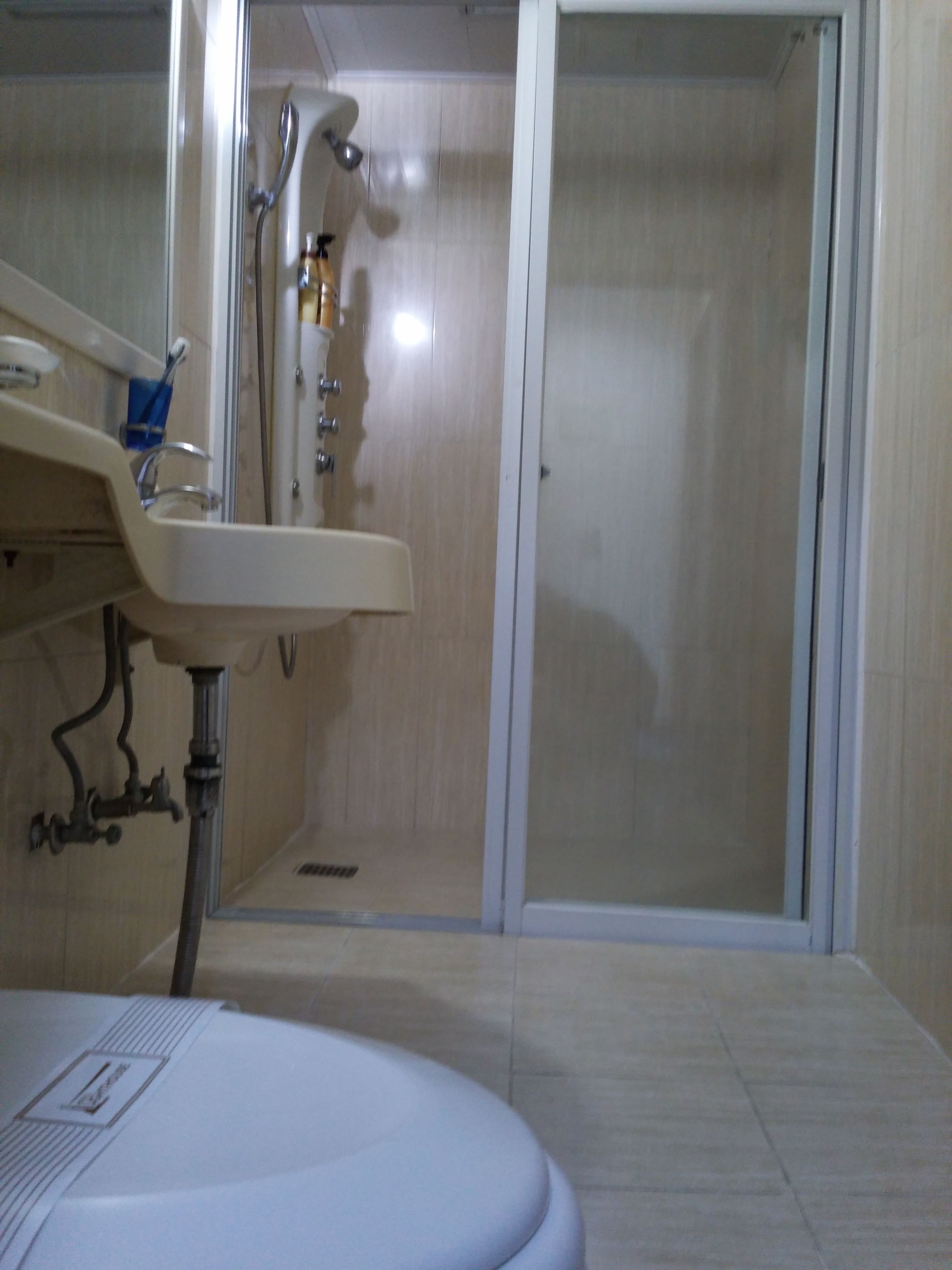 shower, free toiletries, towels