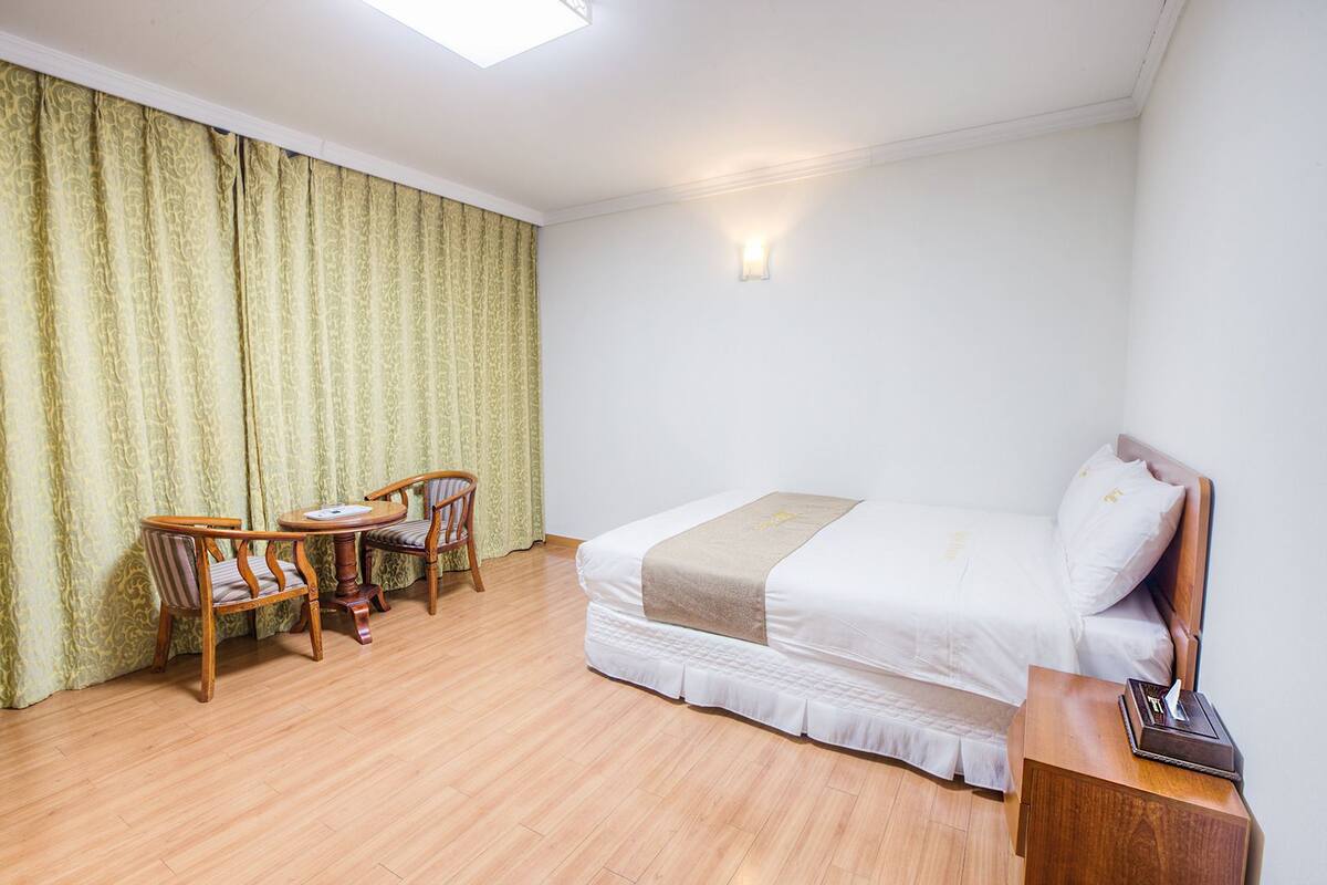 standard double room, 1 double bed, non smoking, ocean view | 1 bedroom, blackout curtains, soundproofing, free wifi