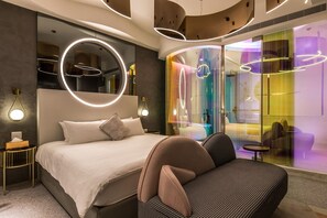 虹彩房型 (此为二馆房型，离一馆走路四分钟) | 特色装修、特色家居、办公桌、免费 WiFi