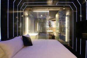 Light-Year Room with Double Bed (4 min. walking distance from C/I) | Individually decorated, individually furnished, desk, free WiFi - Bellus Inn (Tainan)