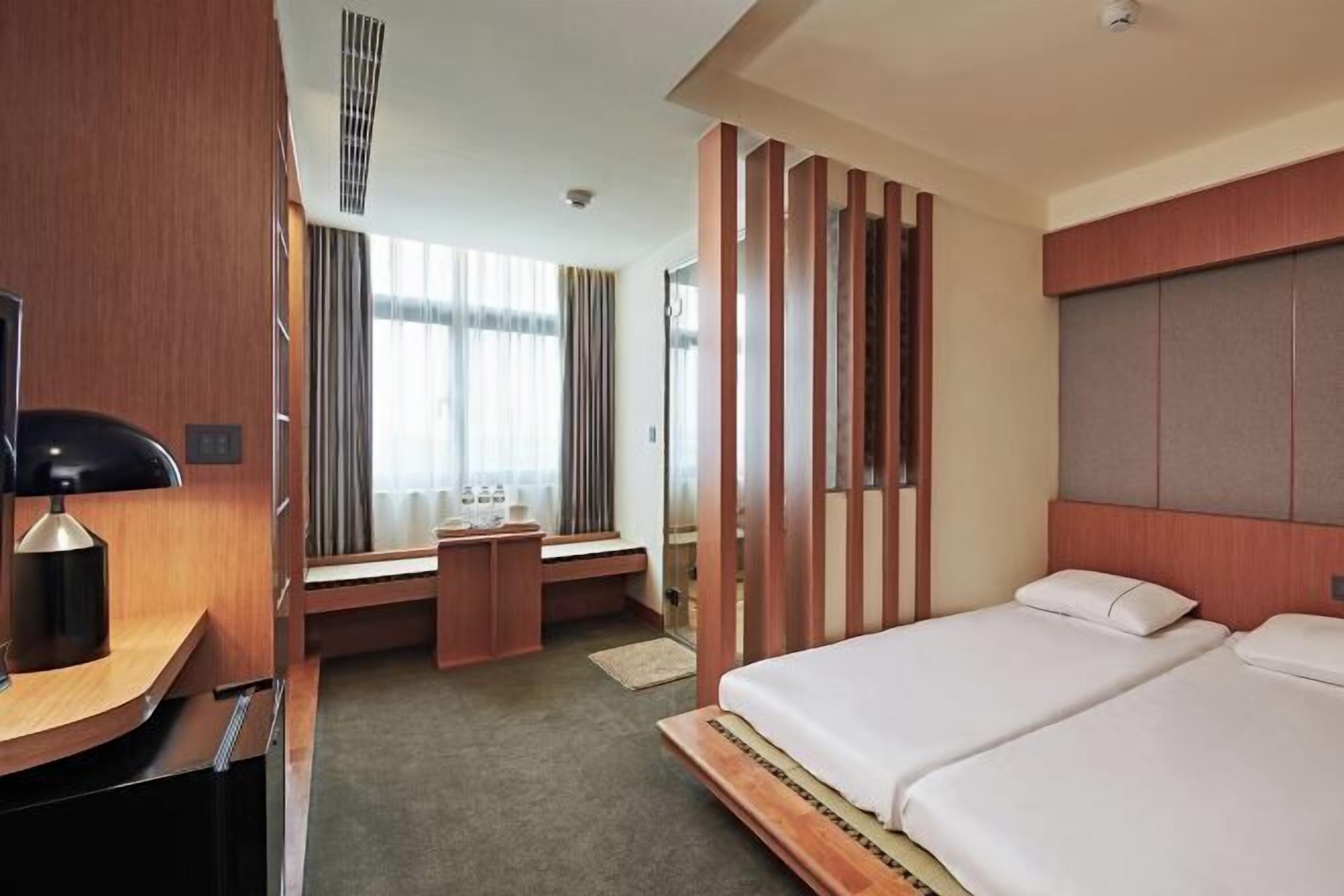 Laptop workspace, blackout curtains, soundproofing, free WiFi