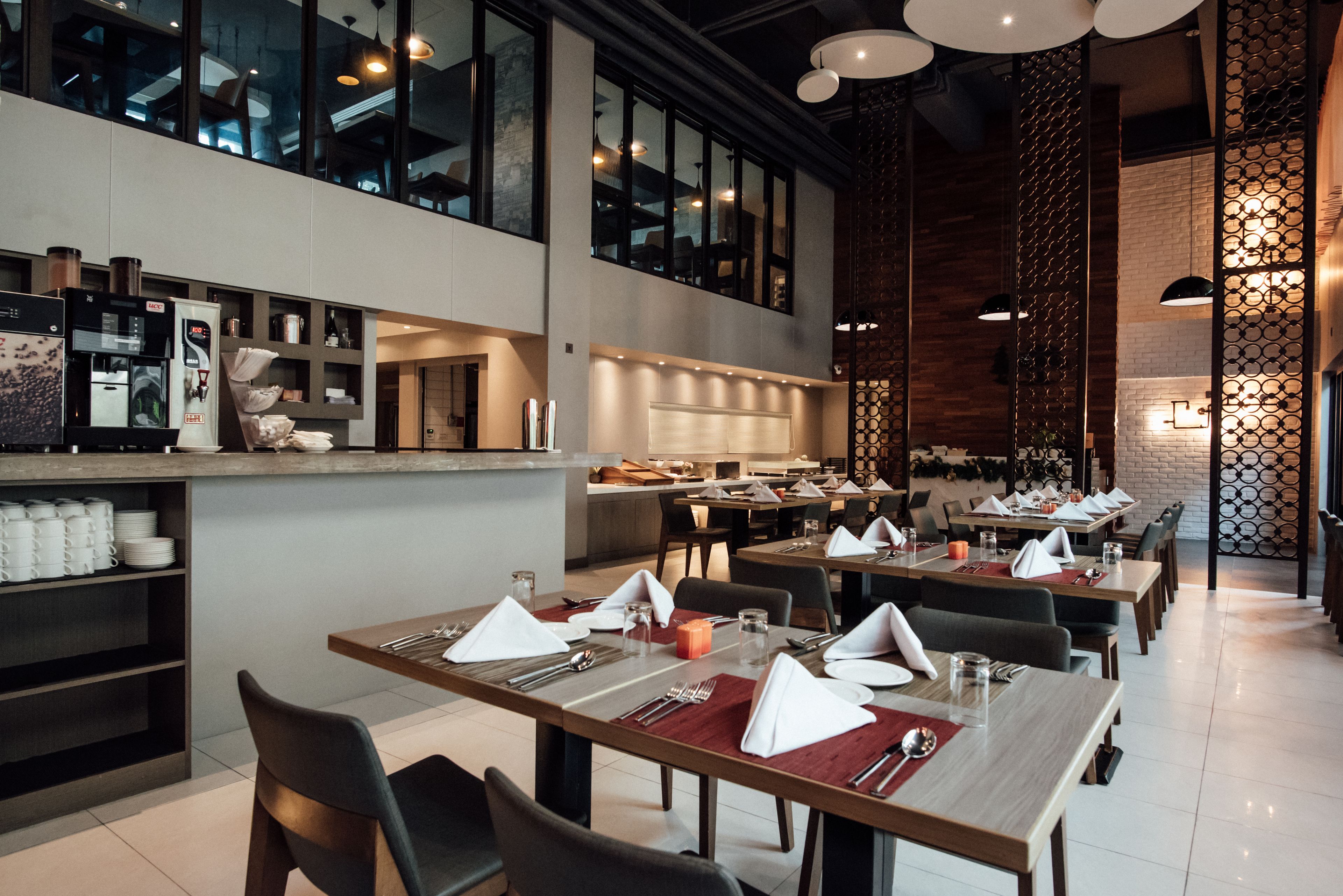 Daily cooked-to-order breakfast (TWD 300 per person)