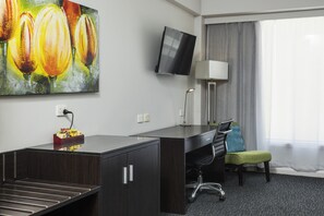 高級雙人房 | 高級寢具、羽絨被、書桌、遮光布/窗簾