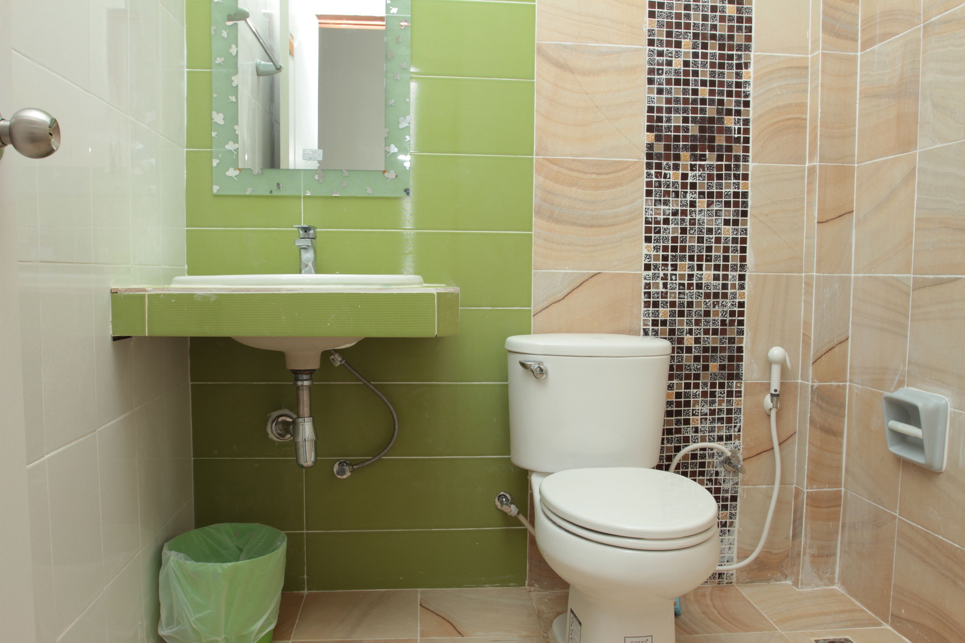 Kamar Double Standar | Kamar mandi | Shower dan perlengkapan mandi gratis