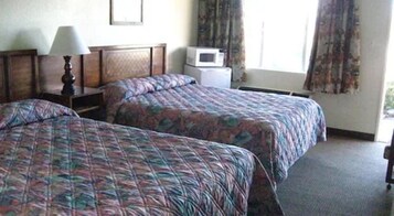 Escritorio, wifi gratis, ropa de cama