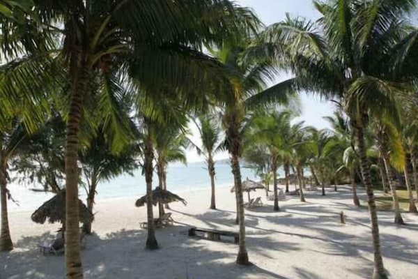Pantai persendirian berhampiran