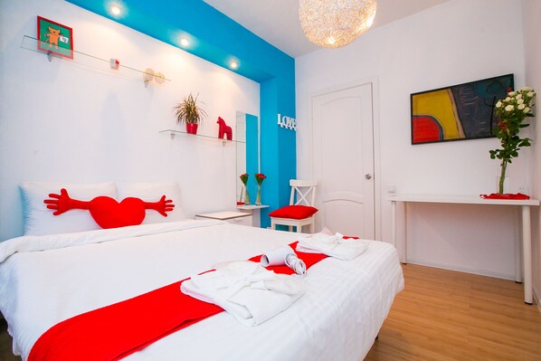 Dobbeltrom | Skrivebord, lydisolert og strykejern/-brett