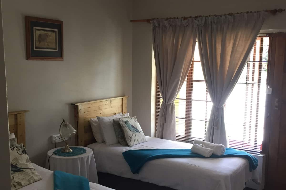 Kamer (5) | Luxe beddengoed, een bureau, een laptopwerkplek