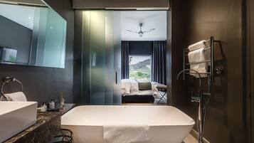 Luxury En-Suite King/Twin Mountain Views | Baignoire profonde