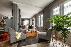 Check-in/check-out kiosk