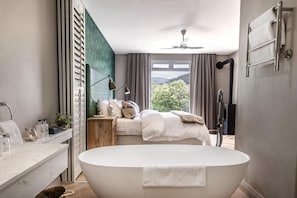Luxury En-Suite King/Twin Mountain Views | 1 bedroom, minibar, in-room safe, individually decorated