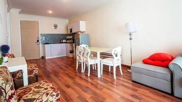 2 Bedrooms | Living area | Flat-screen TV, DVD player