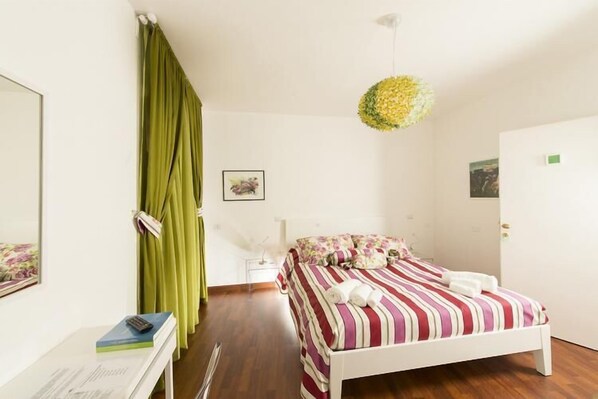 Double Room | 1 bedroom, desk, free WiFi, bed sheets