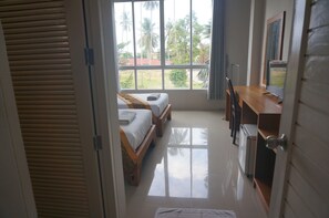 مكتب وستائر تعتيم