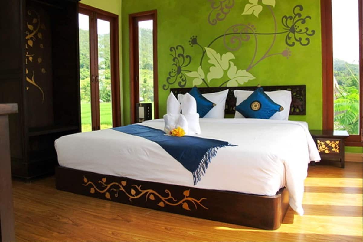 Desk, blackout curtains, rollaway beds, free WiFi