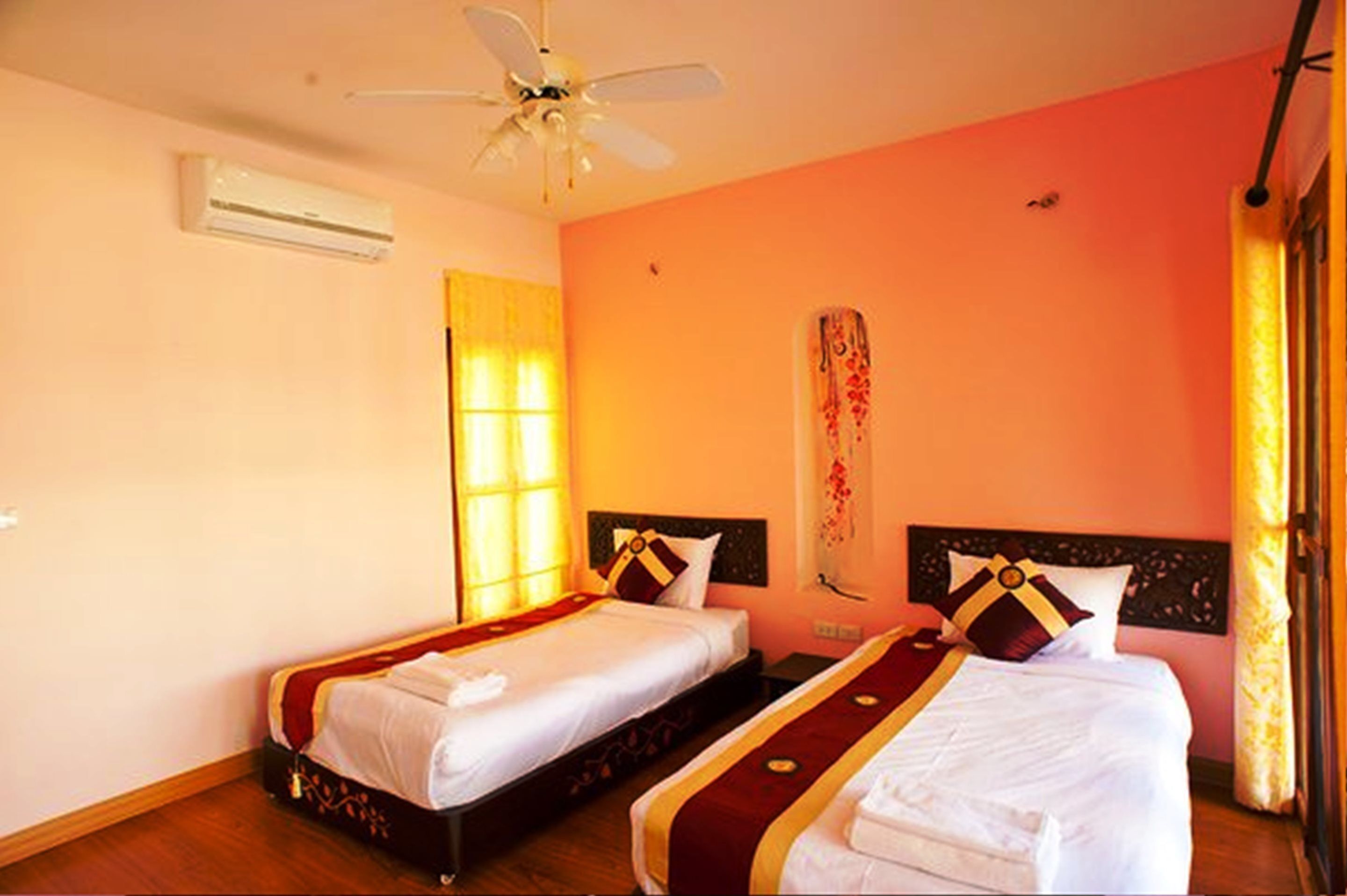 Desk, blackout drapes, rollaway beds, free WiFi