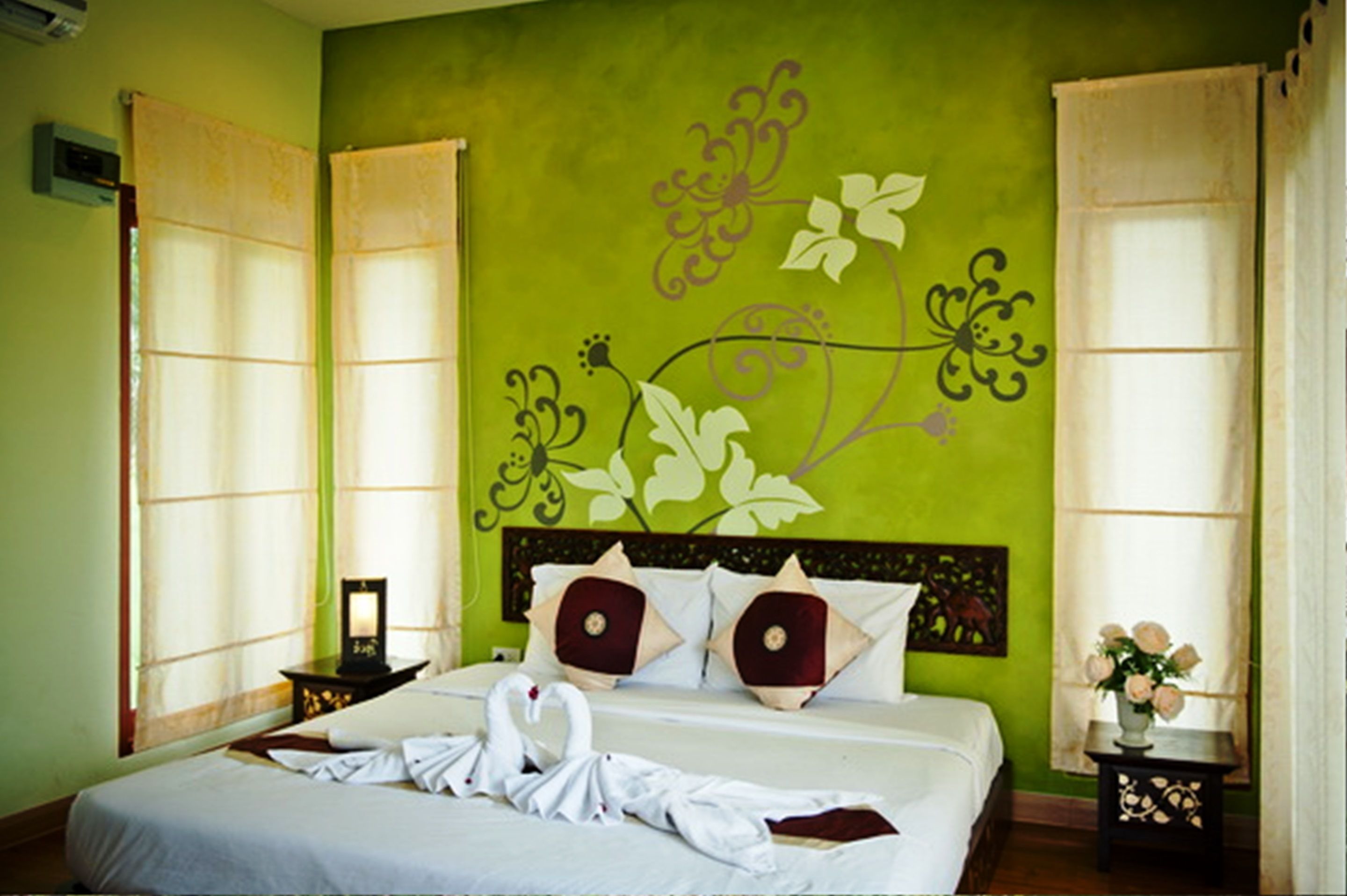 cottage | desk, blackout curtains, rollaway beds, free wifi