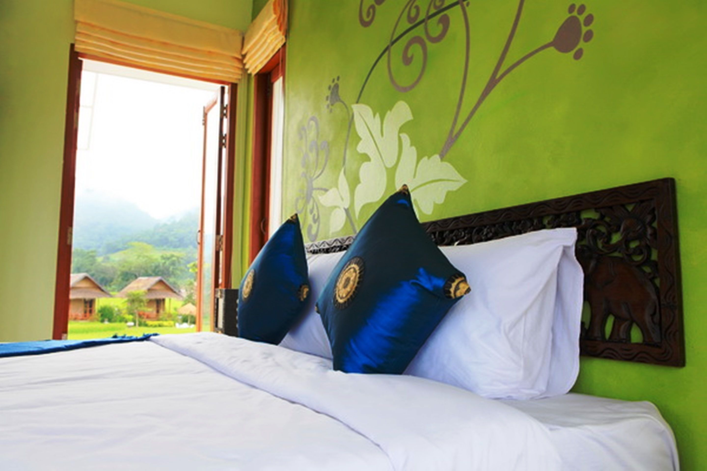 cottage | desk, blackout curtains, rollaway beds, free wifi