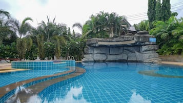 Outdoor pool, pool loungers