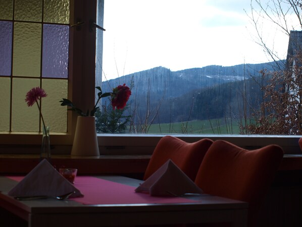 Daily buffet breakfast (EUR 12.50 per person) - Familiehotel Kameleon (Olsberg)