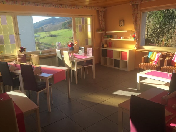 Children’s play area – indoor