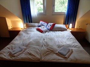 Double Room | Hypo-allergenic bedding, desk, iron/ironing board, free WiFi - Familiehotel Kameleon (Olsberg)