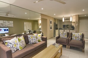 Lobby sitting area - 14 The Shades (Umhlanga)