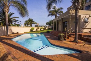 Exterior - 14 The Shades (Umhlanga)