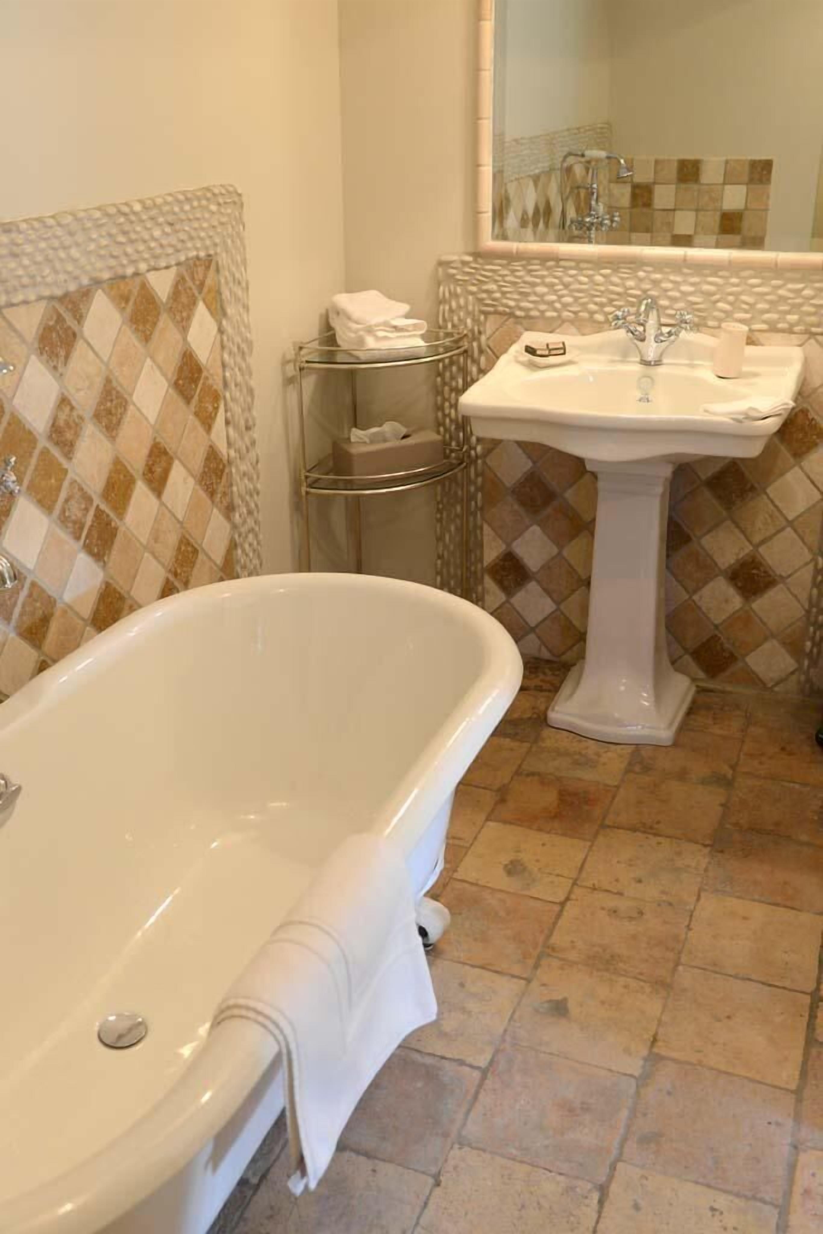 deep-soaking bathtub